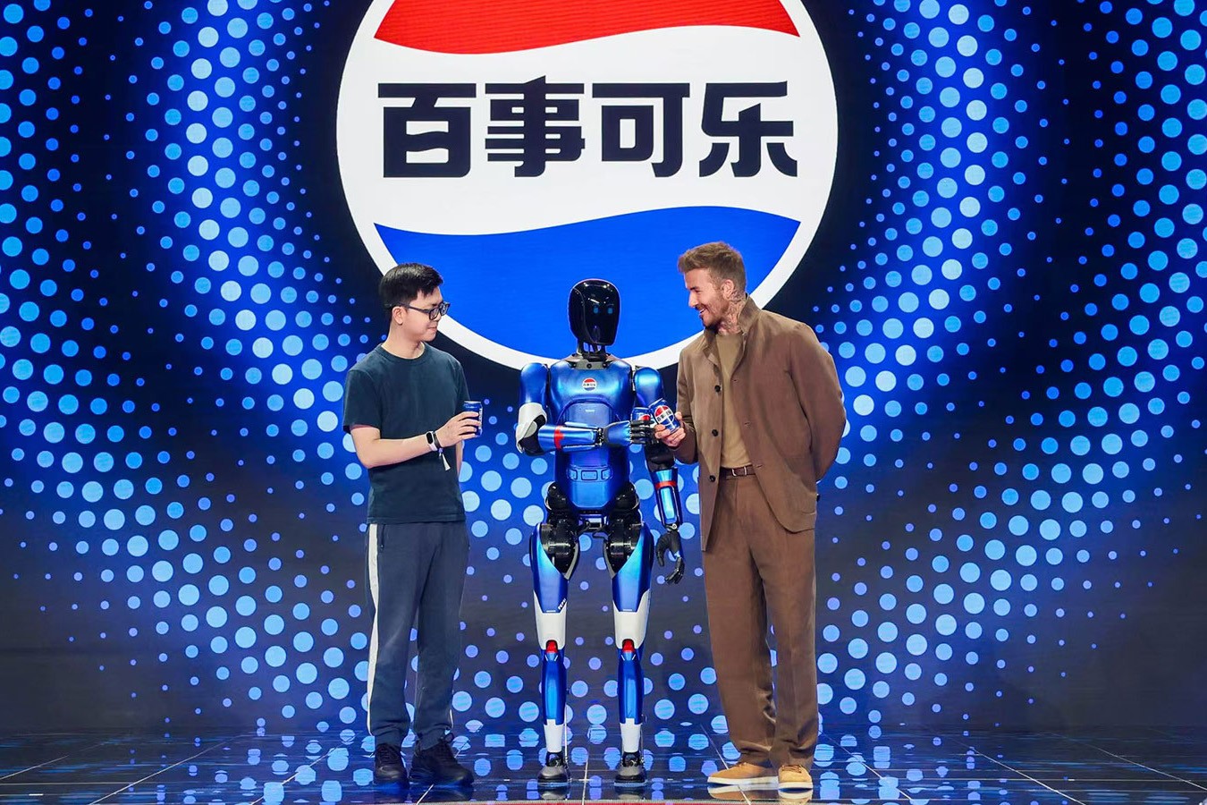 J9直营集团网站机器人携手百事中国共创“百事蓝宝” 共燃渴望新章